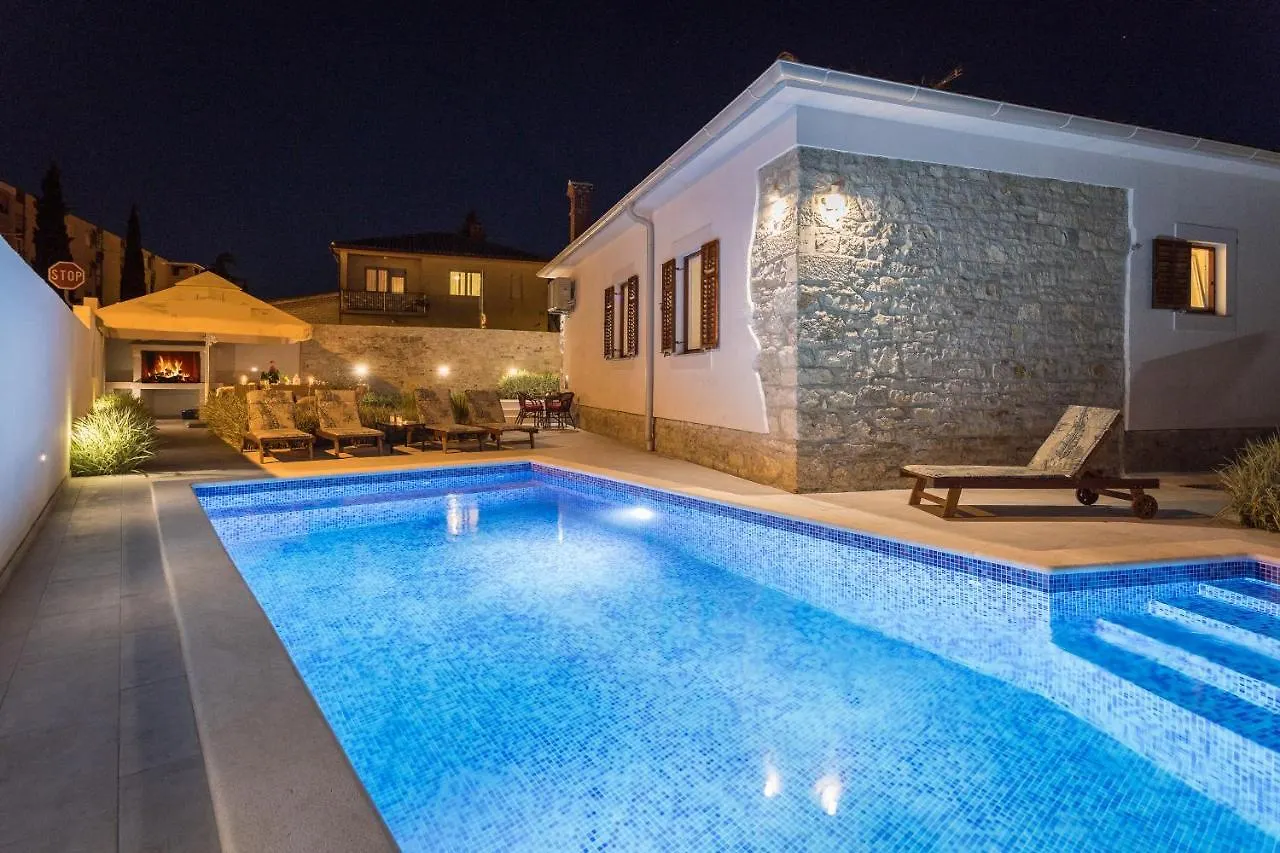Villa Casa Grotta Istriana Mit Neu Pool Near Center In Pula Сasa de vacaciones
